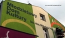 Ilustracja do artykułu: Kolorowy budynek Młodzieżowego Domu Kultury w Tomaszowie Mazowieckim.