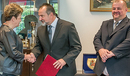 Ilustracja do artykułu: Uroczyste wręczenie Aktu powierzenia stanowiska Dyrektora II Liceum Ogólnokształcącego