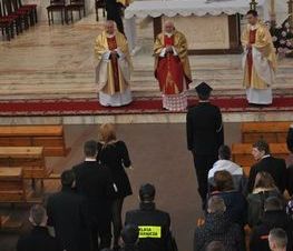 Zdjęcie z galerii: 	50-lecie powstania ZSP nr 3 w Tomaszowie Maz. oraz 10-lecie nadania szkole imienia Jana Pawła II