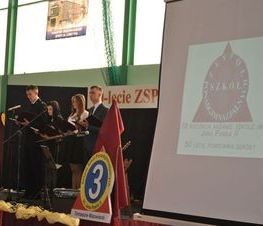 Zdjęcie z galerii: 	50-lecie powstania ZSP nr 3 w Tomaszowie Maz. oraz 10-lecie nadania szkole imienia Jana Pawła II