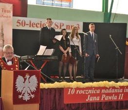 Zdjęcie z galerii: 	50-lecie powstania ZSP nr 3 w Tomaszowie Maz. oraz 10-lecie nadania szkole imienia Jana Pawła II