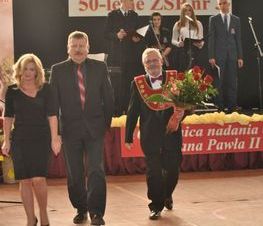 Zdjęcie z galerii: 	50-lecie powstania ZSP nr 3 w Tomaszowie Maz. oraz 10-lecie nadania szkole imienia Jana Pawła II