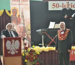 Zdjęcie z galerii: 	50-lecie powstania ZSP nr 3 w Tomaszowie Maz. oraz 10-lecie nadania szkole imienia Jana Pawła II