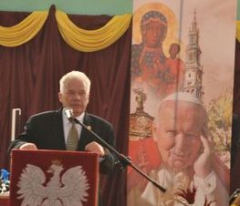 Zdjęcie z galerii: 	50-lecie powstania ZSP nr 3 w Tomaszowie Maz. oraz 10-lecie nadania szkole imienia Jana Pawła II
