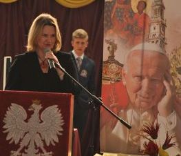 Zdjęcie z galerii: 	50-lecie powstania ZSP nr 3 w Tomaszowie Maz. oraz 10-lecie nadania szkole imienia Jana Pawła II