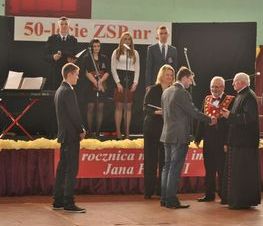 Zdjęcie z galerii: 	50-lecie powstania ZSP nr 3 w Tomaszowie Maz. oraz 10-lecie nadania szkole imienia Jana Pawła II