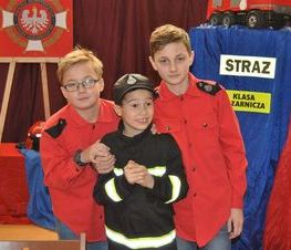 Zdjęcie z galerii: 	50-lecie powstania ZSP nr 3 w Tomaszowie Maz. oraz 10-lecie nadania szkole imienia Jana Pawła II