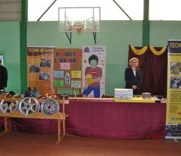 Zdjęcie z galerii: 	50-lecie powstania ZSP nr 3 w Tomaszowie Maz. oraz 10-lecie nadania szkole imienia Jana Pawła II