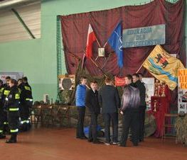 Zdjęcie z galerii: 	50-lecie powstania ZSP nr 3 w Tomaszowie Maz. oraz 10-lecie nadania szkole imienia Jana Pawła II
