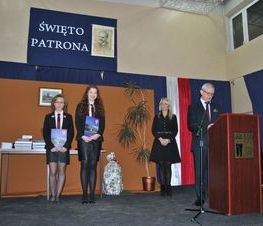 Zdjęcie z galerii:  Święto Patrona Szkoły II Liceum Ogólnokształcącego