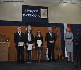 Zdjęcie z galerii:  Święto Patrona Szkoły II Liceum Ogólnokształcącego