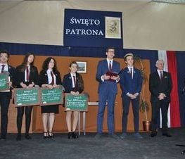 Zdjęcie z galerii:  Święto Patrona Szkoły II Liceum Ogólnokształcącego