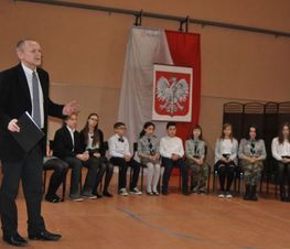 Zdjęcie z galerii:  Zespół Szkół w Osiedlu Niewiadów obchodziło 200-lecie Konstytucji Królestwa Polskiego