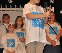 Zdjęcie z galerii: Stowarzyszenie na Rzecz Autyzmu 'ISKIERKA' – 'Pokazujemy jak MALUJEMY ŚWIAT NA NIEBIESKO'