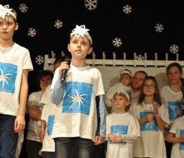Zdjęcie z galerii: Stowarzyszenie na Rzecz Autyzmu 'ISKIERKA' – 'Pokazujemy jak MALUJEMY ŚWIAT NA NIEBIESKO'