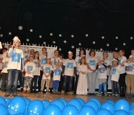 Zdjęcie z galerii: Stowarzyszenie na Rzecz Autyzmu 'ISKIERKA' – 'Pokazujemy jak MALUJEMY ŚWIAT NA NIEBIESKO'