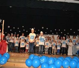 Zdjęcie z galerii: Stowarzyszenie na Rzecz Autyzmu 'ISKIERKA' – 'Pokazujemy jak MALUJEMY ŚWIAT NA NIEBIESKO'