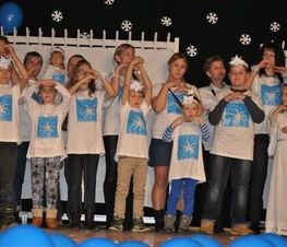 Zdjęcie z galerii: Stowarzyszenie na Rzecz Autyzmu 'ISKIERKA' – 'Pokazujemy jak MALUJEMY ŚWIAT NA NIEBIESKO'