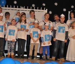 Zdjęcie z galerii: Stowarzyszenie na Rzecz Autyzmu 'ISKIERKA' – 'Pokazujemy jak MALUJEMY ŚWIAT NA NIEBIESKO'