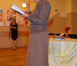 Zdjęcie z galerii: Spotkanie z Emilią Tesz - tomaszowską poetką w DOK-u