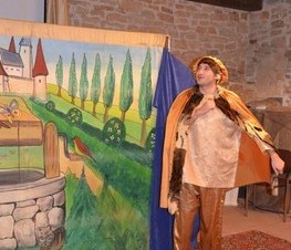 Zdjęcie z galerii: Relacja z przedstawienia teatralnego pt. „Królewna Śnieżka i siedmiu krasnoludków” w wykonaniu Studia Małych Form Teatralnych ART – RE z Krakowa