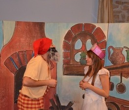 Zdjęcie z galerii: Relacja z przedstawienia teatralnego pt. „Królewna Śnieżka i siedmiu krasnoludków” w wykonaniu Studia Małych Form Teatralnych ART – RE z Krakowa