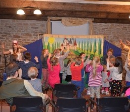 Relacja z przedstawienia teatralnego pt. „Królewna Śnieżka i siedmiu krasnoludków” w wykonaniu Studia Małych Form Teatralnych ART – RE z Krakowa