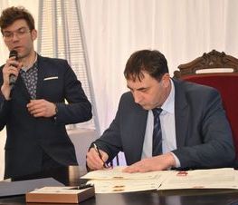 Zdjęcie z galerii: Uroczyste wmurowanie kamienia węgielnego pod budowę Galerii Tomaszów