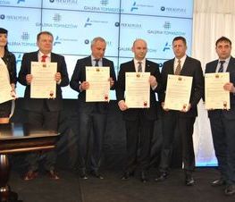Zdjęcie z galerii: Uroczyste wmurowanie kamienia węgielnego pod budowę Galerii Tomaszów