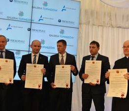 Zdjęcie z galerii: Uroczyste wmurowanie kamienia węgielnego pod budowę Galerii Tomaszów
