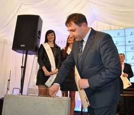 Zdjęcie z galerii: Uroczyste wmurowanie kamienia węgielnego pod budowę Galerii Tomaszów