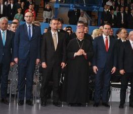 Zdjęcie z galerii: Uroczyste otwarcie hali sportowej w ZSP nr 1 w Tomaszowie Mazowieckim
