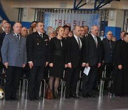 Zdjęcie z galerii: Uroczyste otwarcie hali sportowej w ZSP nr 1 w Tomaszowie Mazowieckim