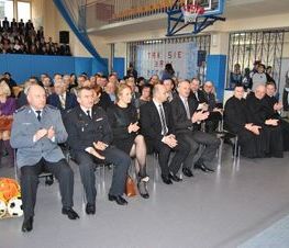 Zdjęcie z galerii: Uroczyste otwarcie hali sportowej w ZSP nr 1 w Tomaszowie Mazowieckim