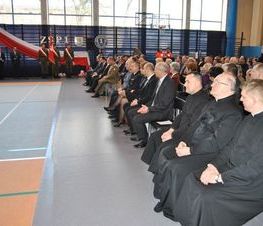 Zdjęcie z galerii: Uroczyste otwarcie hali sportowej w ZSP nr 1 w Tomaszowie Mazowieckim