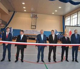 Zdjęcie z galerii: Uroczyste otwarcie hali sportowej w ZSP nr 1 w Tomaszowie Mazowieckim