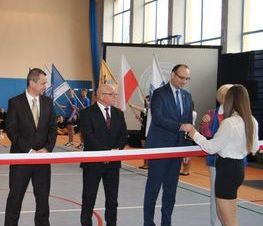 Zdjęcie z galerii: Uroczyste otwarcie hali sportowej w ZSP nr 1 w Tomaszowie Mazowieckim