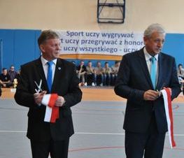 Zdjęcie z galerii: Uroczyste otwarcie hali sportowej w ZSP nr 1 w Tomaszowie Mazowieckim