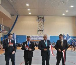 Zdjęcie z galerii: Uroczyste otwarcie hali sportowej w ZSP nr 1 w Tomaszowie Mazowieckim