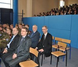 Zdjęcie z galerii: Uroczyste otwarcie hali sportowej w ZSP nr 1 w Tomaszowie Mazowieckim