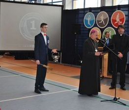 Zdjęcie z galerii: Uroczyste otwarcie hali sportowej w ZSP nr 1 w Tomaszowie Mazowieckim
