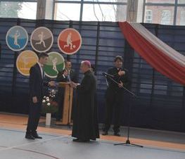 Zdjęcie z galerii: Uroczyste otwarcie hali sportowej w ZSP nr 1 w Tomaszowie Mazowieckim