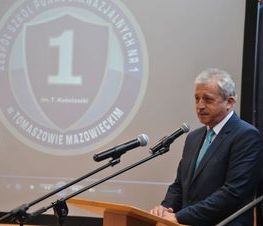 Zdjęcie z galerii: Uroczyste otwarcie hali sportowej w ZSP nr 1 w Tomaszowie Mazowieckim