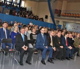 Zdjęcie z galerii: Uroczyste otwarcie hali sportowej w ZSP nr 1 w Tomaszowie Mazowieckim