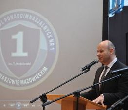Zdjęcie z galerii: Uroczyste otwarcie hali sportowej w ZSP nr 1 w Tomaszowie Mazowieckim