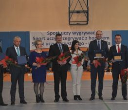 Zdjęcie z galerii: Uroczyste otwarcie hali sportowej w ZSP nr 1 w Tomaszowie Mazowieckim