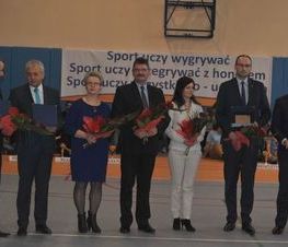 Zdjęcie z galerii: Uroczyste otwarcie hali sportowej w ZSP nr 1 w Tomaszowie Mazowieckim
