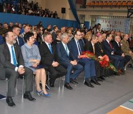 Zdjęcie z galerii: Uroczyste otwarcie hali sportowej w ZSP nr 1 w Tomaszowie Mazowieckim
