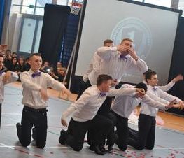 Zdjęcie z galerii: Uroczyste otwarcie hali sportowej w ZSP nr 1 w Tomaszowie Mazowieckim