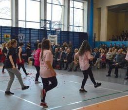 Zdjęcie z galerii: Uroczyste otwarcie hali sportowej w ZSP nr 1 w Tomaszowie Mazowieckim